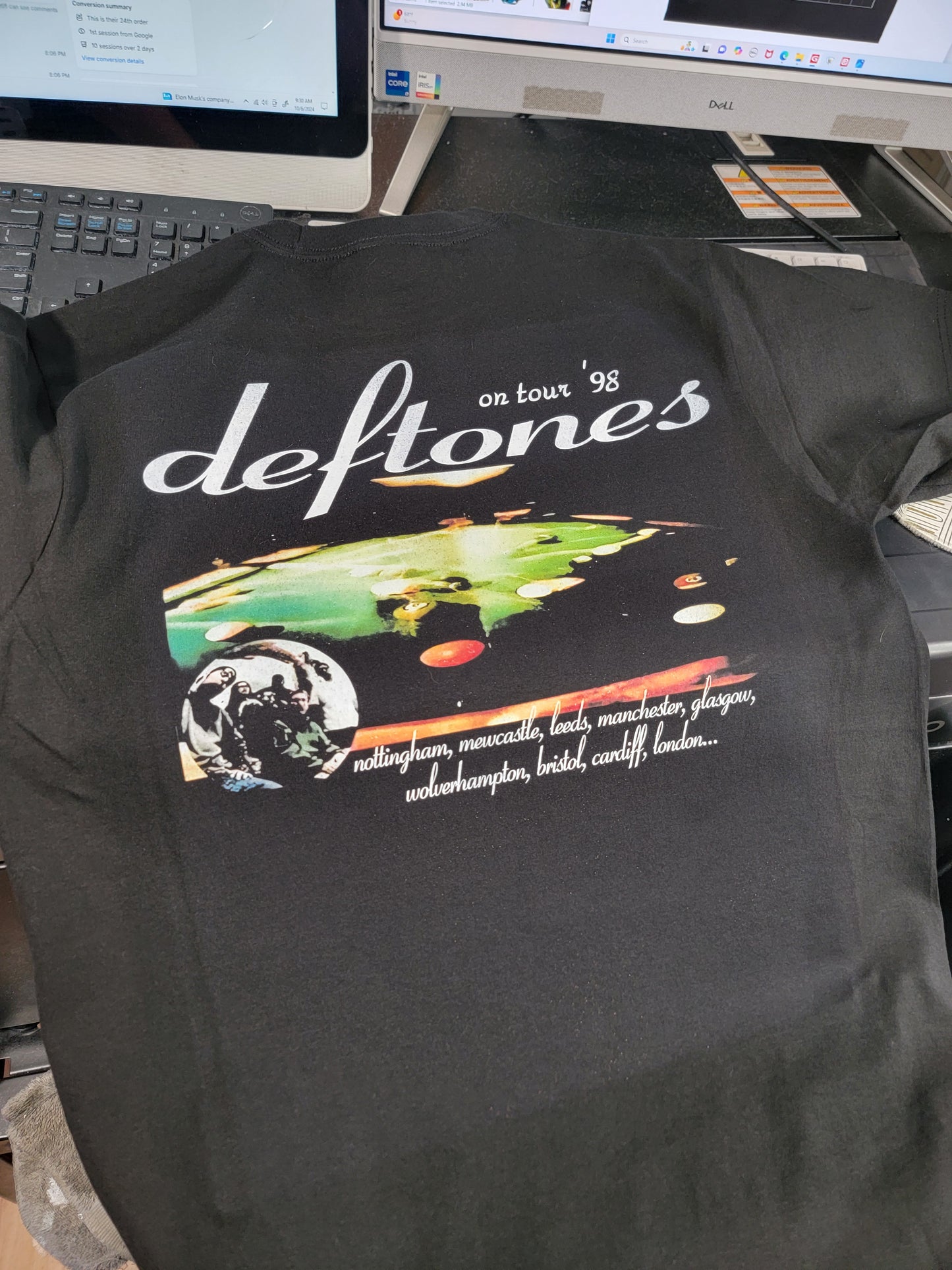 DEFTONES ON HEAVYWEIGHT T SHIRT