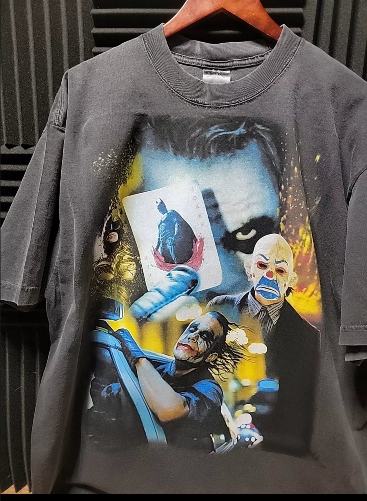 BATMAN JOKER ON SHAKA HEAVYWEIGHT SHADOW GREY VNTG WASHED T SHIRT