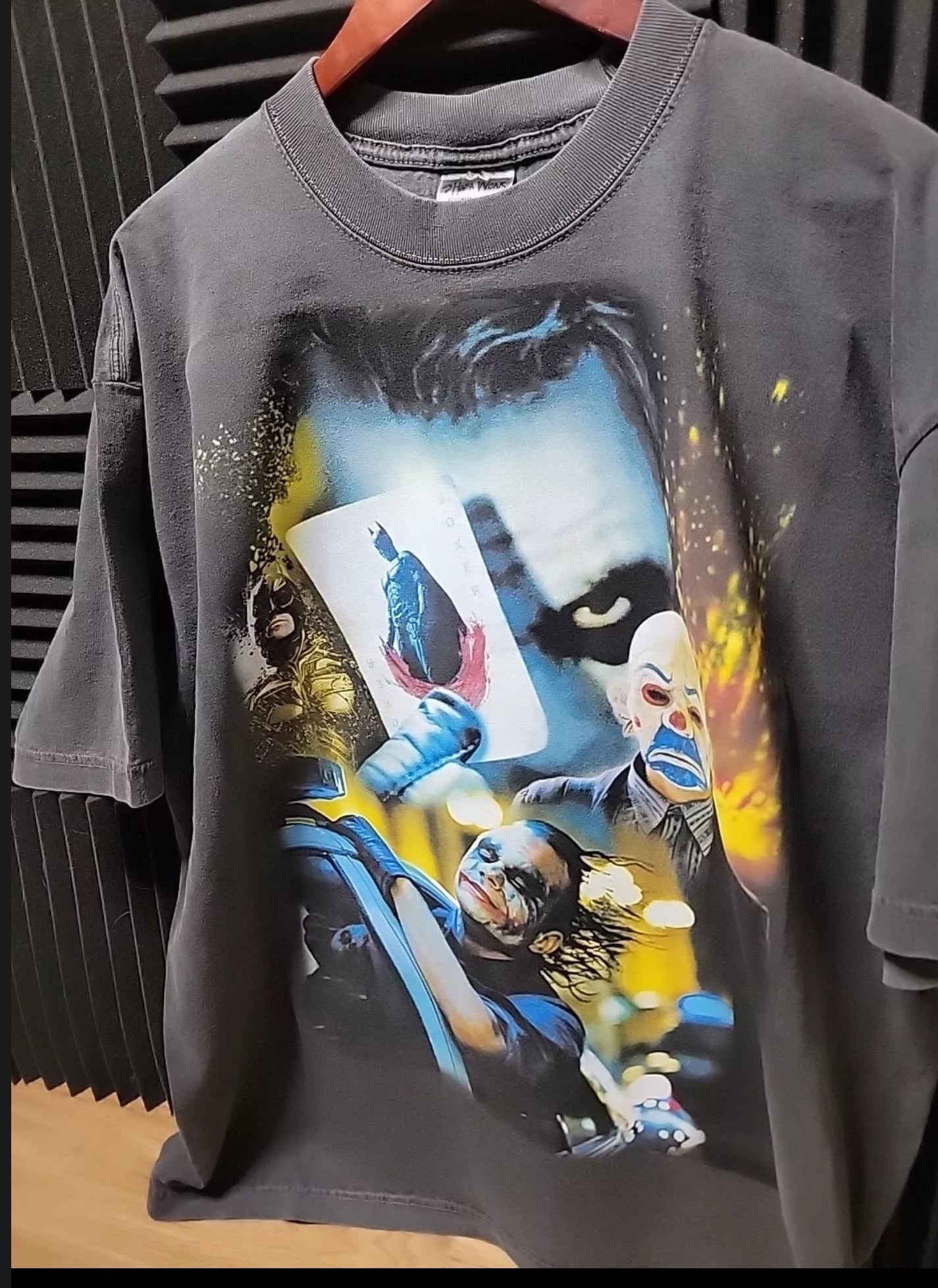 BATMAN JOKER ON SHAKA HEAVYWEIGHT SHADOW GREY VNTG WASHED T SHIRT