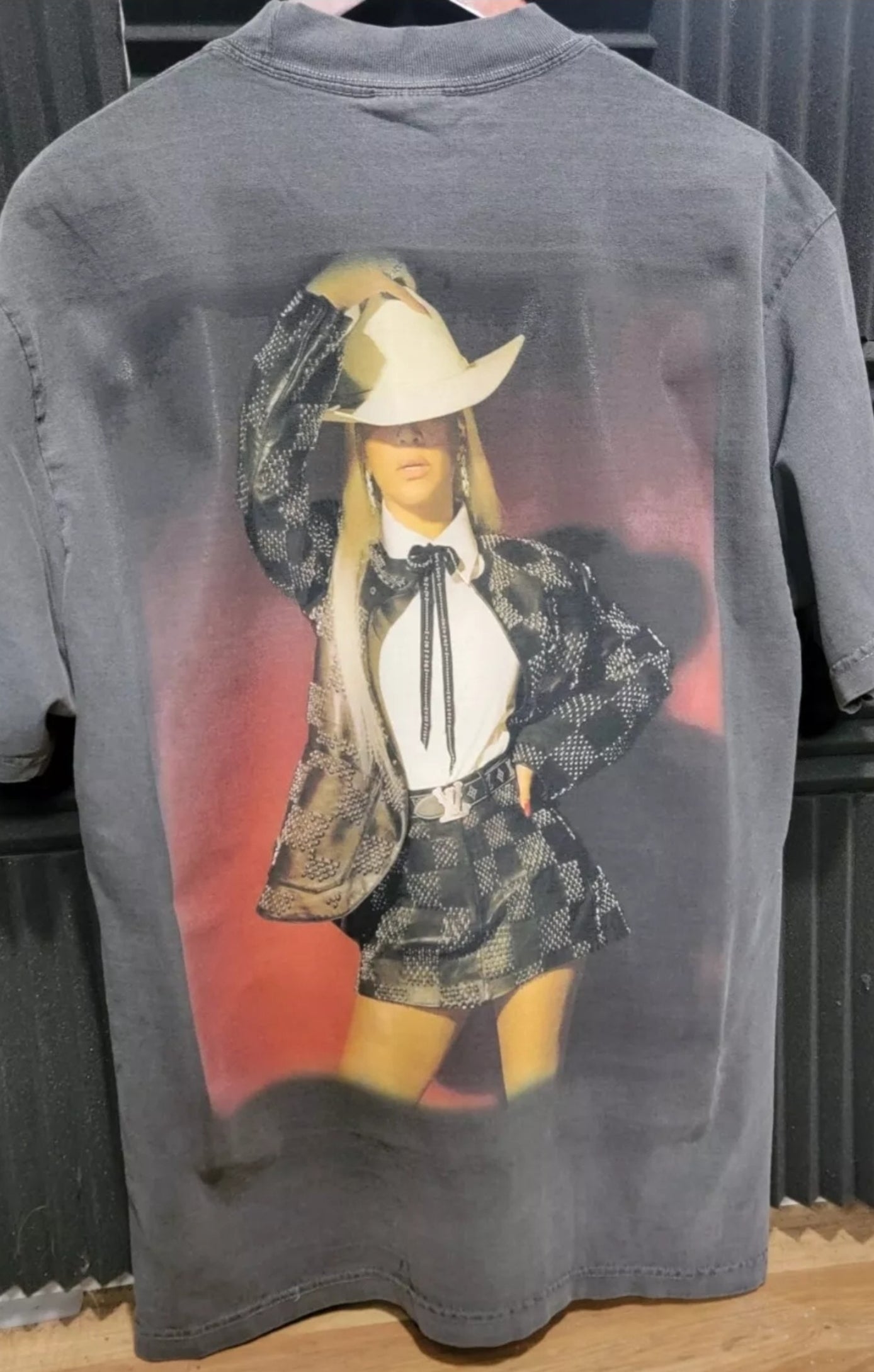 BEYONCE TEXAS HOLD EM T SHIRT ON SHAKA SUPERMAX HEAVYWEIGHT VNTG GREY