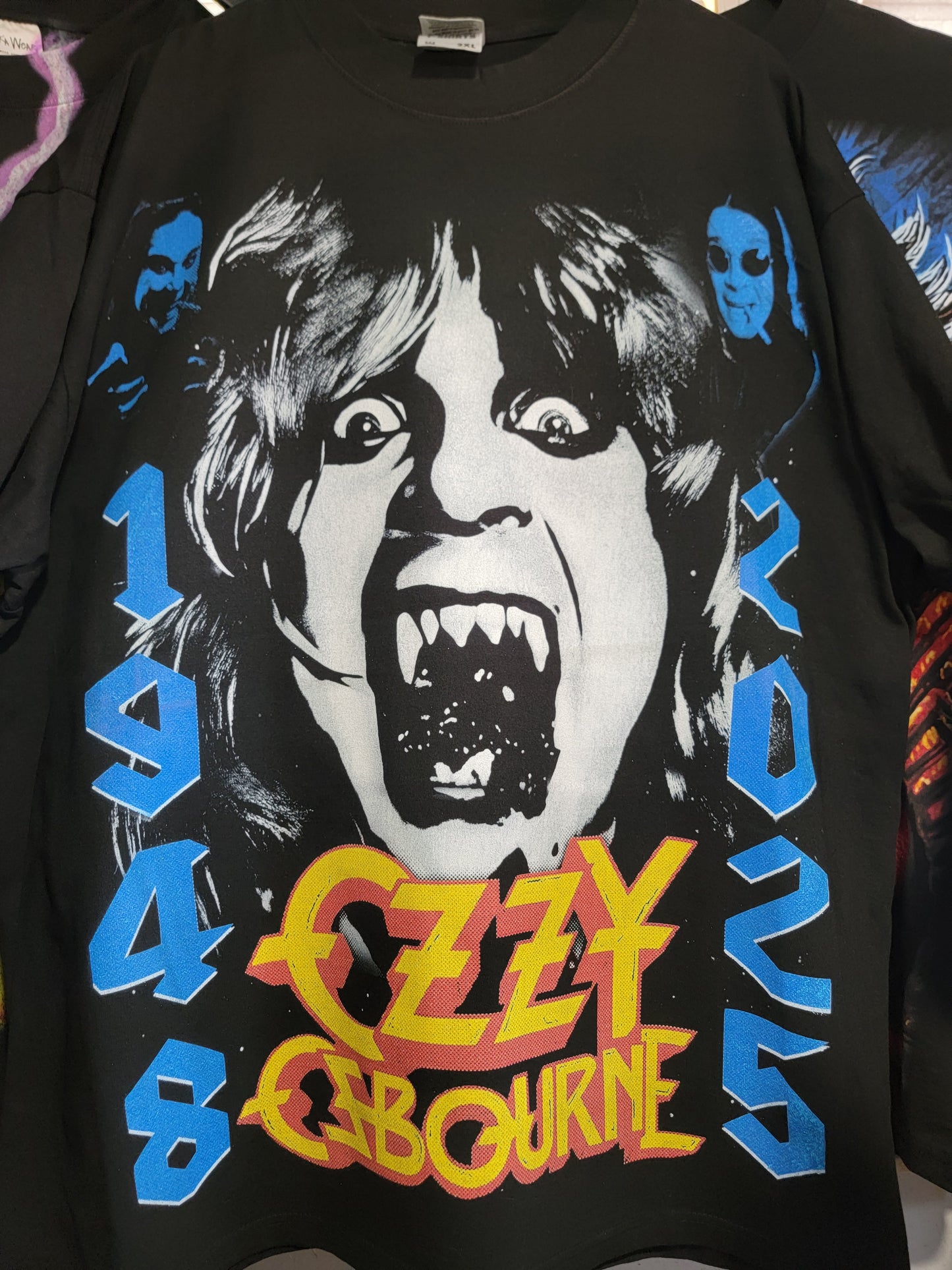 OZZY (FRONT ONLY)Jumbo print ON SHAKA HEAVYWEIGHT GARMET DYED T SHIRT