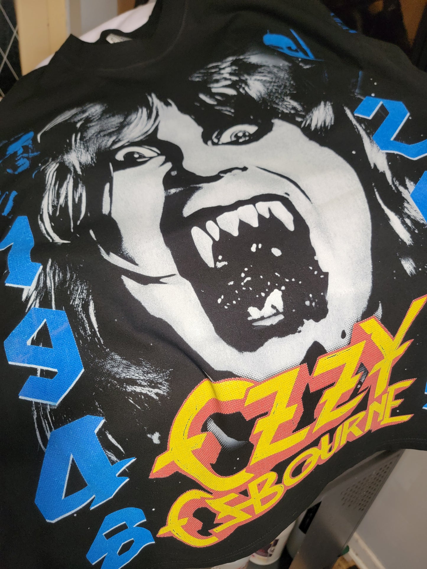 OZZY (FRONT ONLY)Jumbo print ON SHAKA HEAVYWEIGHT GARMET DYED T SHIRT