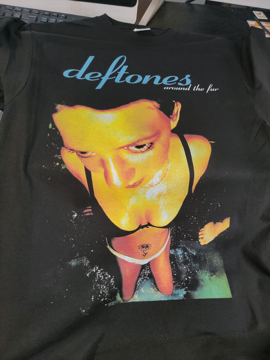 DEFTONES ON HEAVYWEIGHT T SHIRT