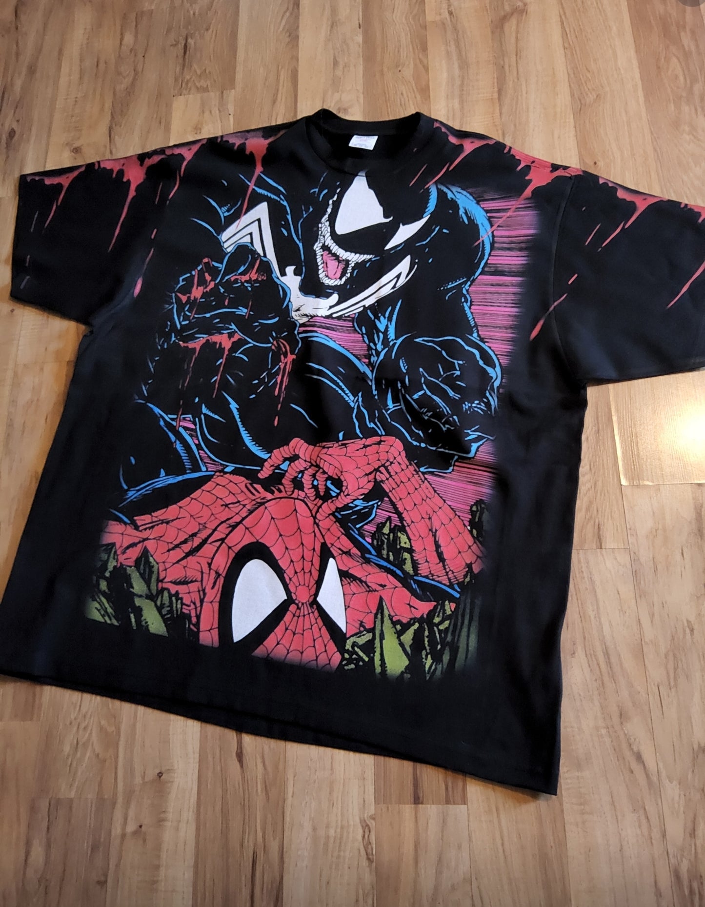 VENOM SPIDERMAN BIG PRINT ON SHAKA HEAVYWEIGHT GARMET DYED T SHIRT