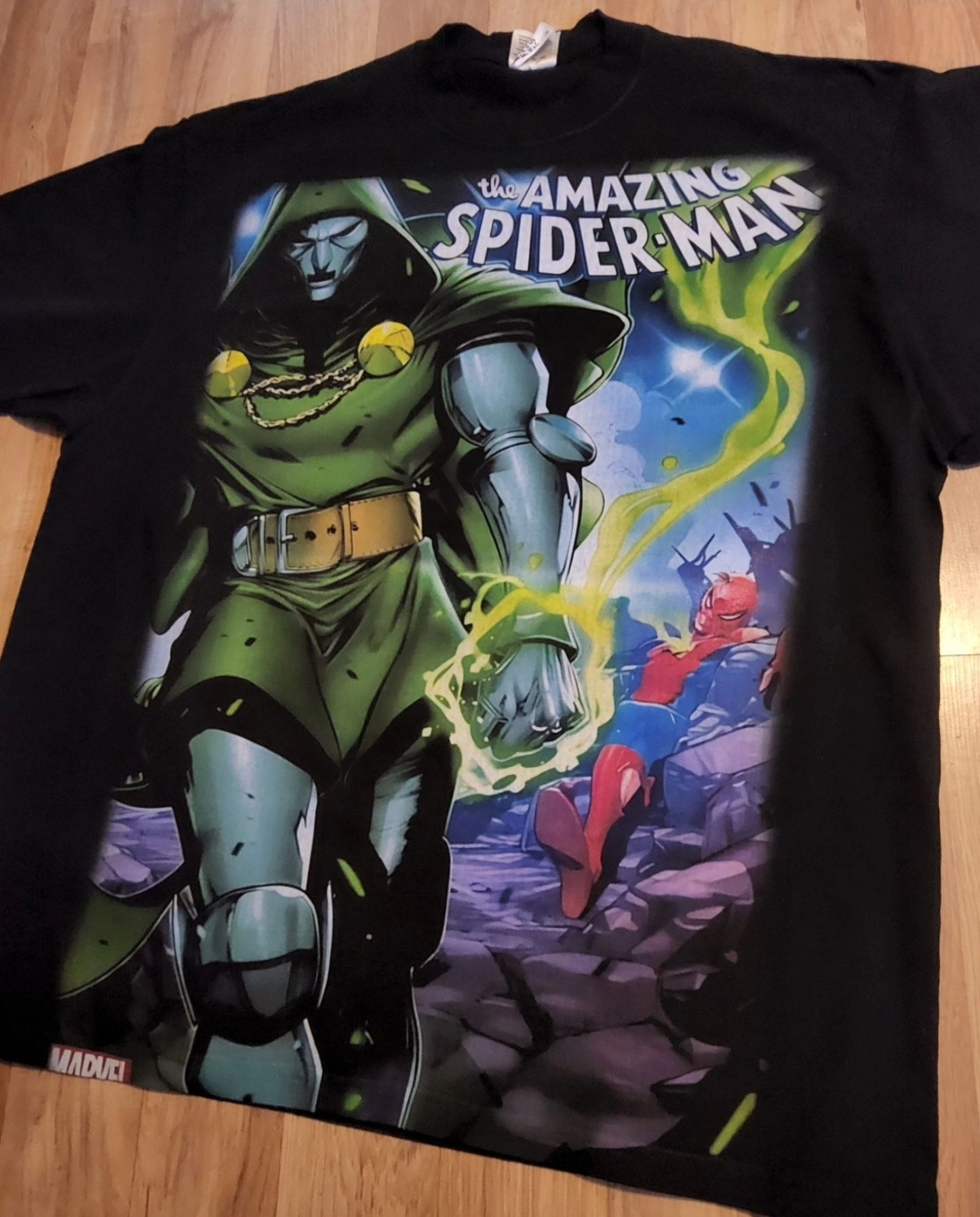 DR. DOOM VS SPIDERMAN BIG PRINT ON SHAKA HEAVY GARMET DYED T