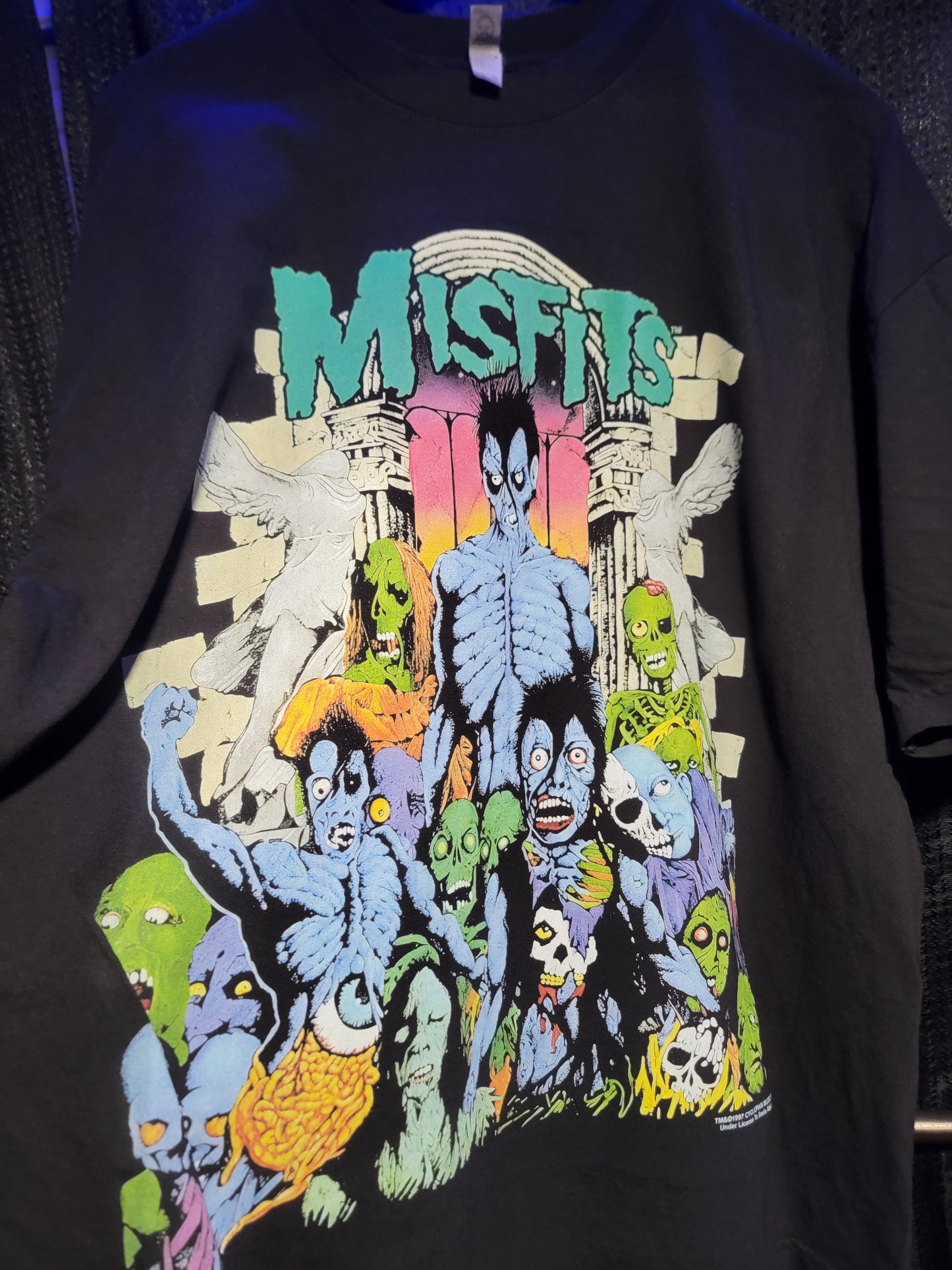 MISFITS 1997 CONCERT SHIRT ON SHAKA HEAVY GARMET DYED T (MODERN)