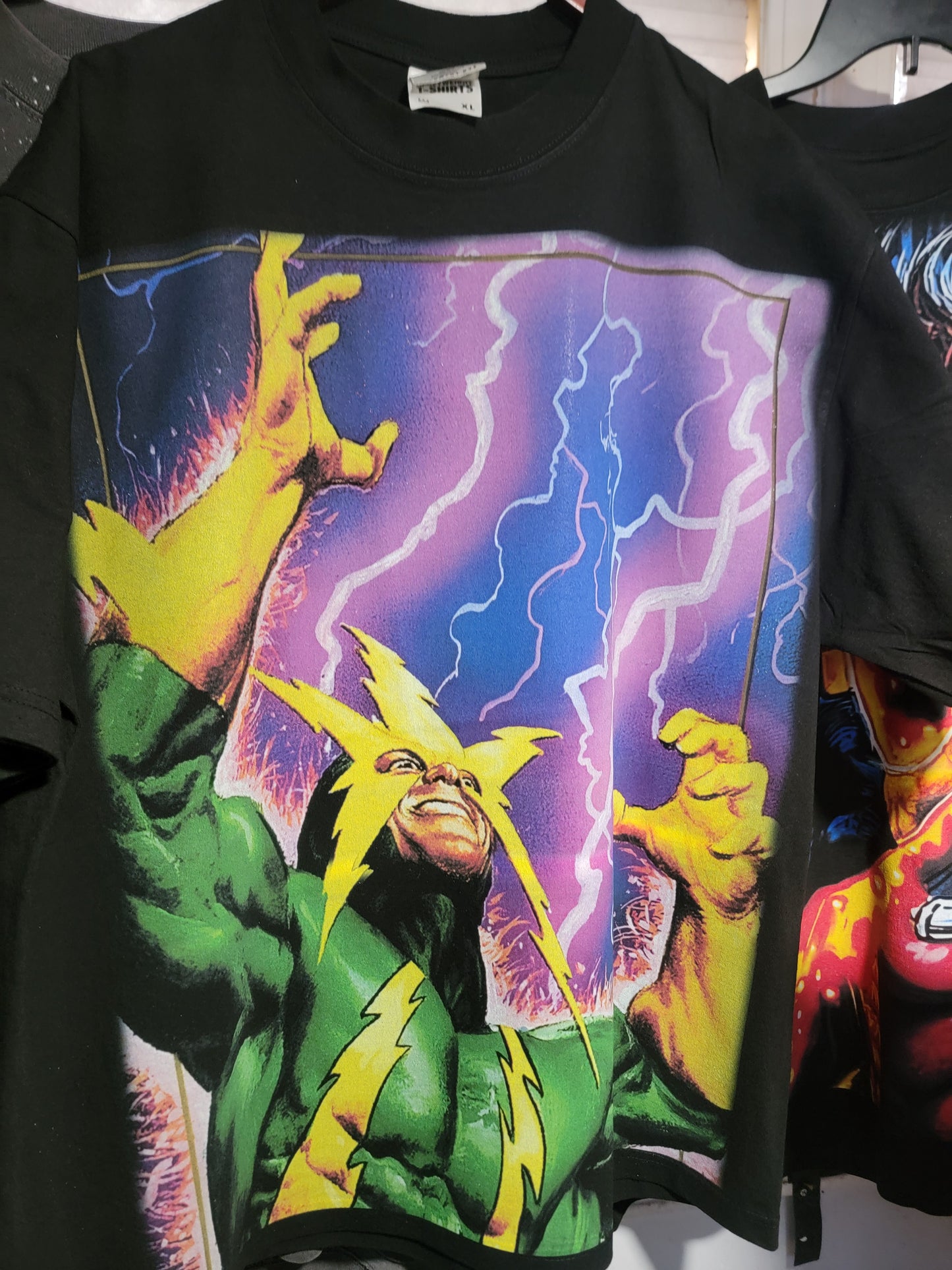 ELECTRO ON SHAKA HEAVYWEIGHT GARMET DYED T SHIRT