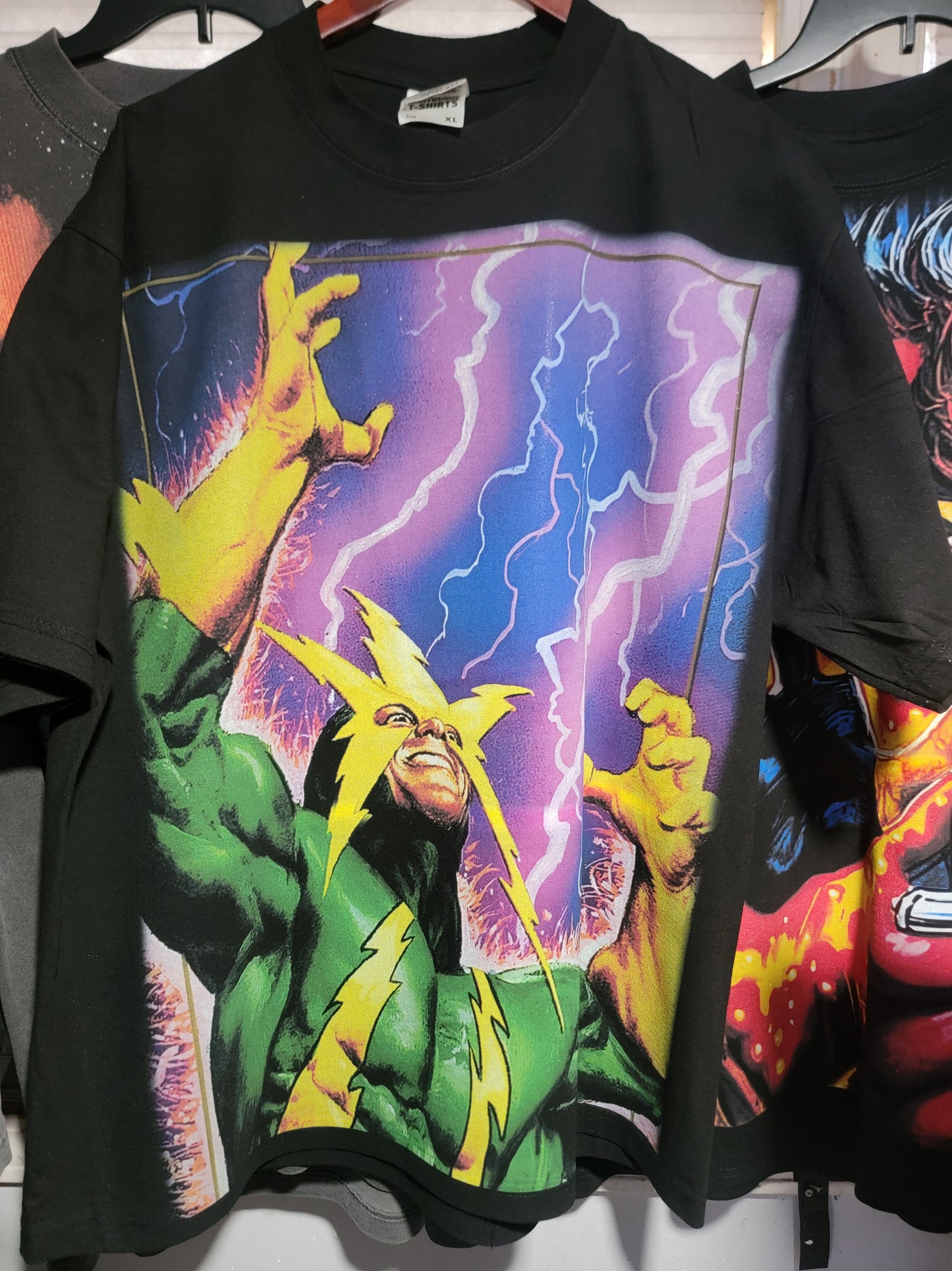 ELECTRO ON SHAKA HEAVYWEIGHT GARMET DYED T SHIRT