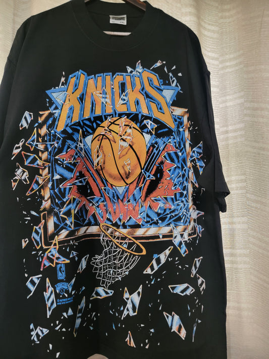 KNICKS SHATTERED BACKBOARD ON  SHAKA HEAVYWEIGHT GARMET DYED T SHIRT