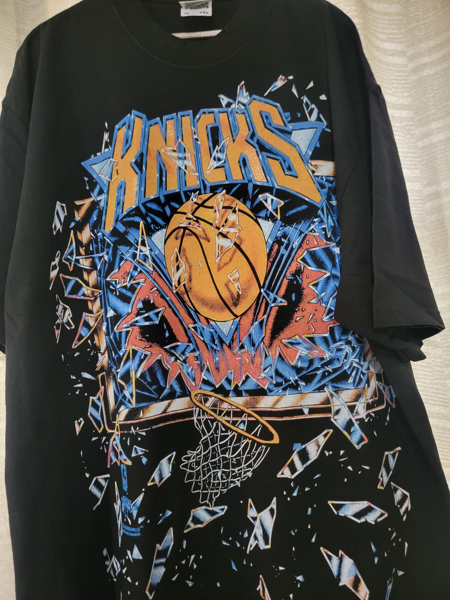 KNICKS SHATTERED BACKBOARD ON  SHAKA HEAVYWEIGHT GARMET DYED T SHIRT