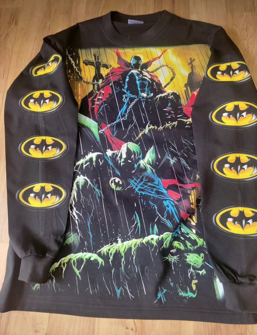 LONGSLEEVE BATMAN SPAWN ON HEAVYWEIGHT SHIRT